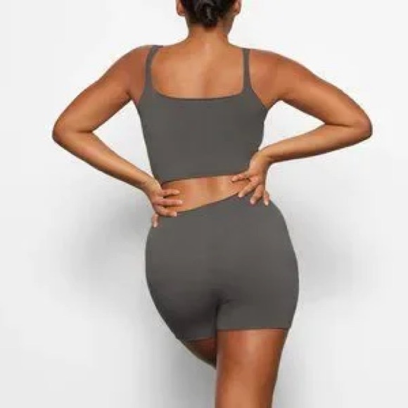 SKIMS NWT Fits Everybody Cropped Cami Top Bralette Size XXS Gunmetal Gray Straps - Picture 6 of 8